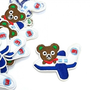 Термоаппликация Мишка на самолете 7*5 см