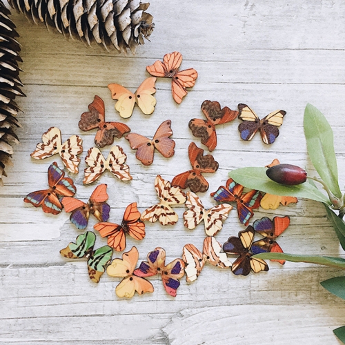 Пуговицы Бабочки из дерева цветные