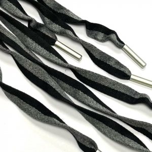 Шнур плоский наконечник металл 1,3см черный/серый МО-381 уп 2 шт